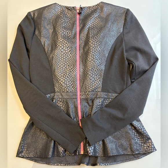 Guess Black Peplum Blouse Long Sleeve faux leather snakeskin women's size Small - Picture 5 of 7